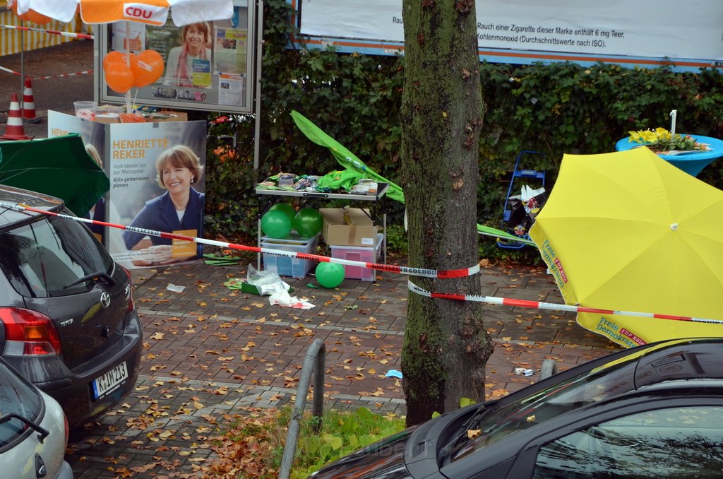 Attentat auf Fr Reker Koeln Braunsfeld Aachenerstr Wochenmarkt P19.JPG - Miklos Laubert